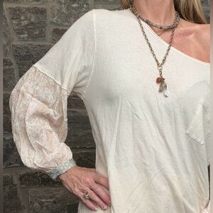 We The Free T-Shirt Blouse in Cream w/Floral Fabric Puffed Sleeves size Small